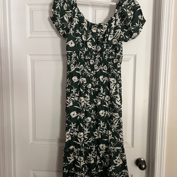 Dresses & Skirts - Forest Green Floral Midi Dress with Puff Sleeves